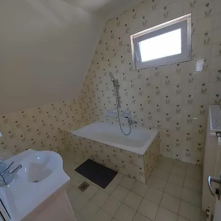 Istvan Vendeghaz Apartment *