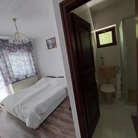 Istvan Vendeghaz Apartment *